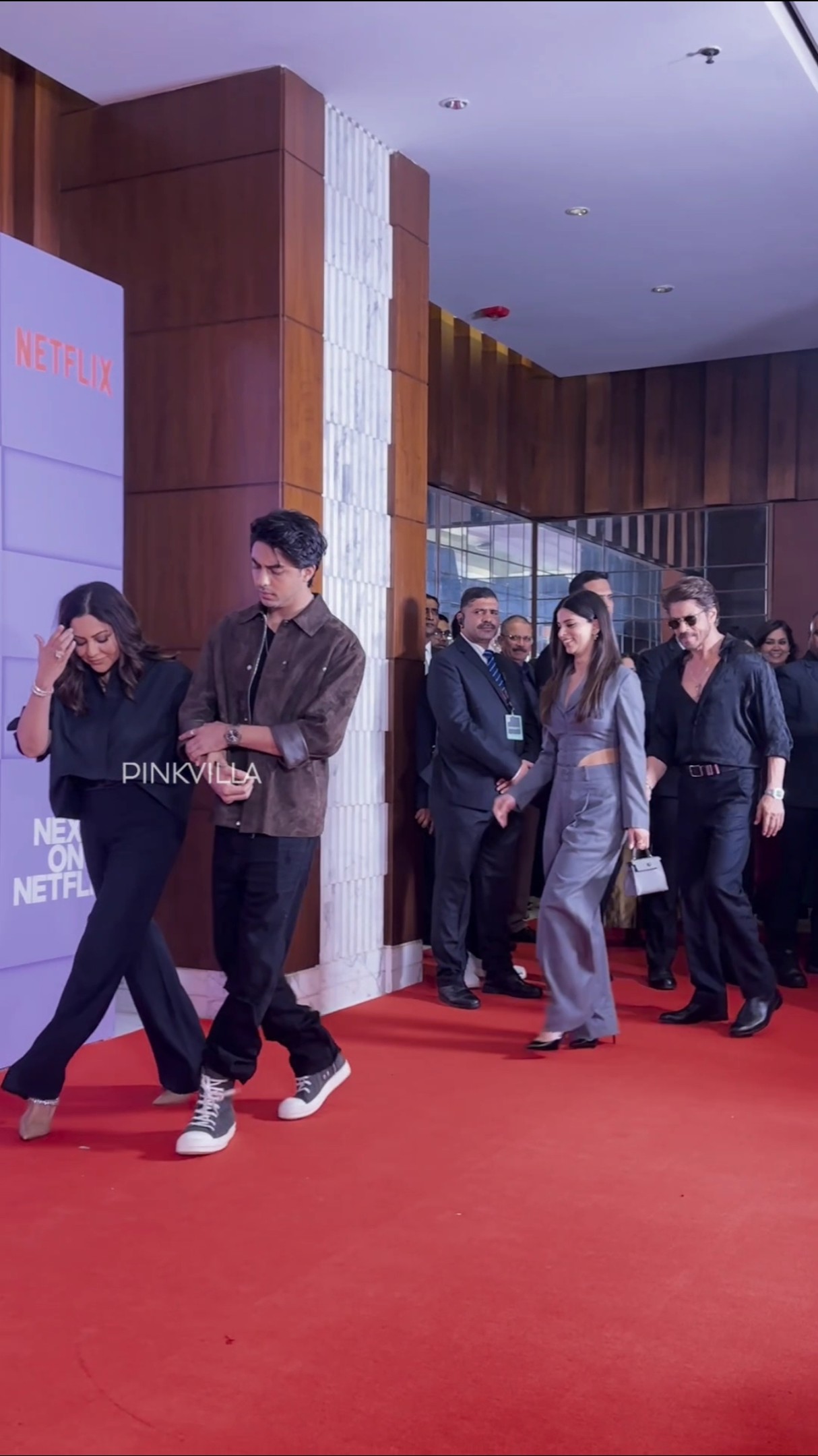 Aryan Khan SWEETLY Holds Mumma Gauri Khan's Hand | Shah Rukh Khan, Suhana Khan | #shorts #trending