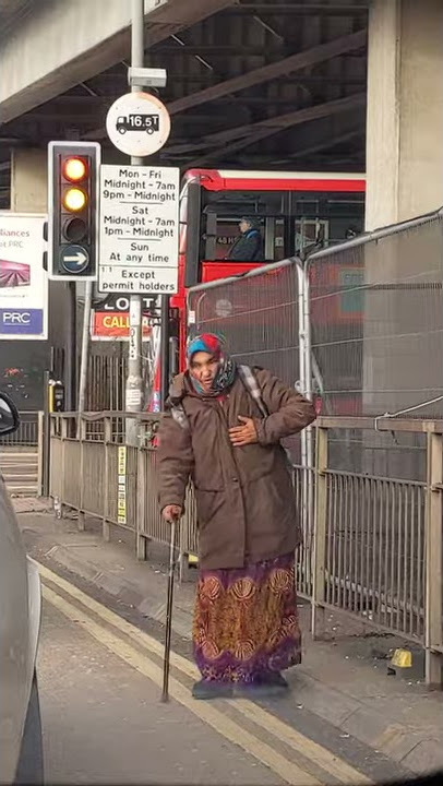 Cringe Romanian Gypsy Begging Scam in London