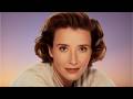 She Chose The Wrong Bikini For Beach And It's A Feast For Your Eyeballs | Emma Thompson