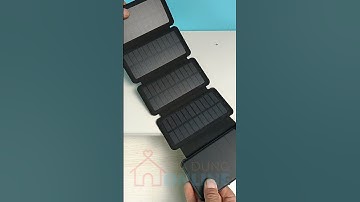 Sạc dự phòng tự động nạp điện bằng 4 tấm pin năng lượng mặt trời gấp gọn.