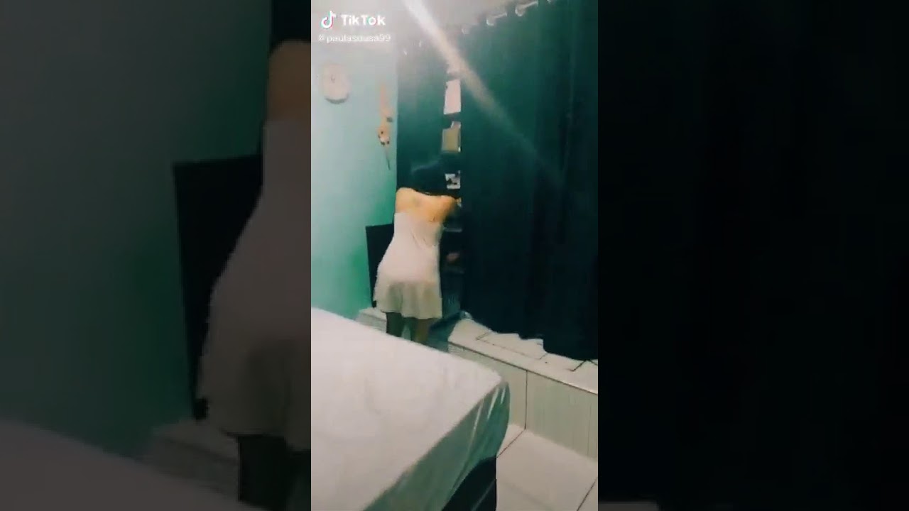 ⁣شاهد بنت المنصورة في اوضة النوم بقميص النوم