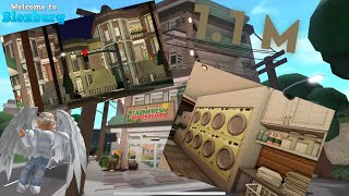 Touring a $1.1 MILLION Autumn ￼town in Bloxburg