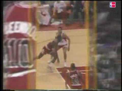 Michael Jordan vs Hawks 1985 - Fearless rookie