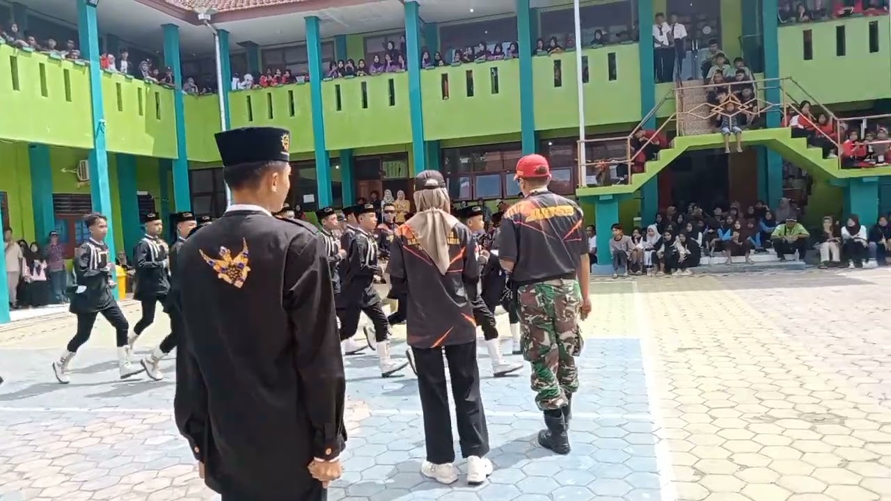 Wihhhh.... SANG SANTRI TAMPIL BEDA DI LKBB KHASAN MUJAHID SEASON 3 JEMBER