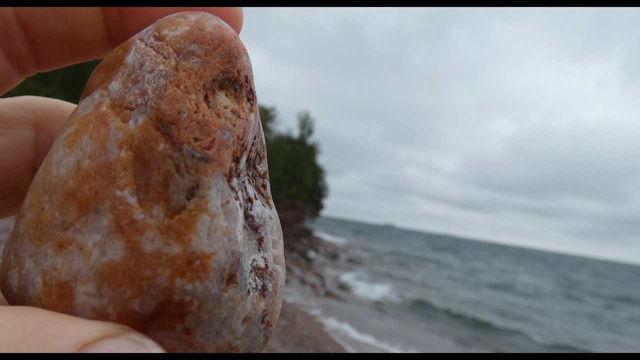 Large Lake Superior Agate Hunting