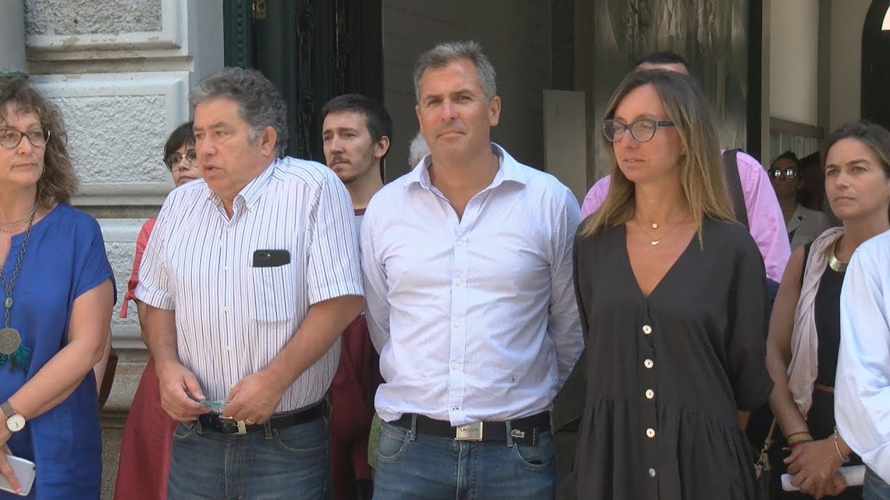 Rafa Domínguez é increpado por un colectivo feminista ao grito de 