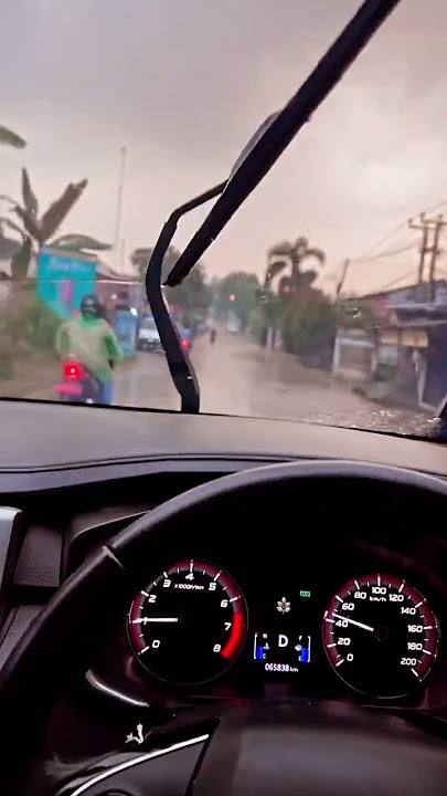 story wa naik mobil hujan Gerimis