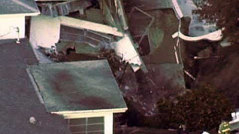 Raw Video: House collapses into sinkhole in Dunedin, Fla.