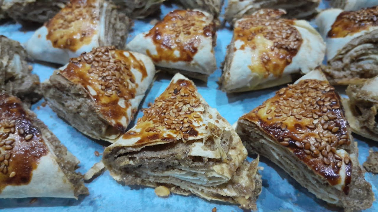 Hazır Yufkadan Pratik ve Lezzetli Çıtır Çıtır Haşhaşlı Cevizli Üçgen Çörek Tarifi