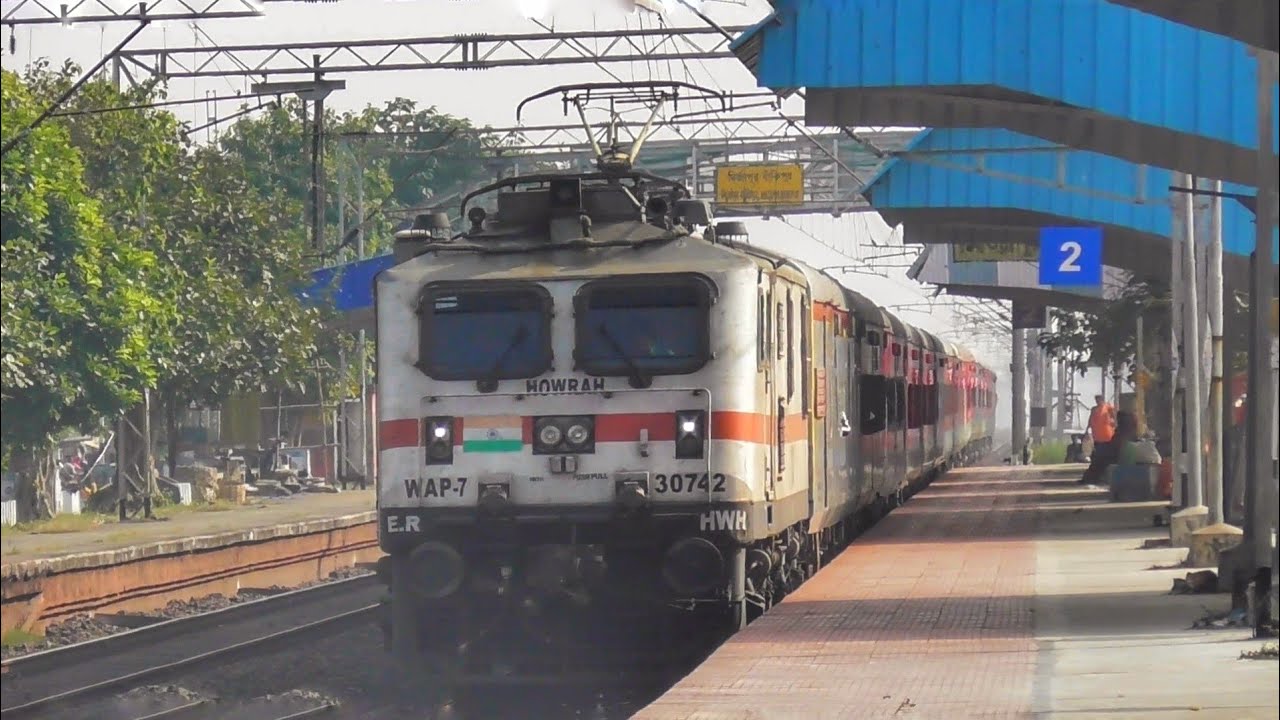 Inaugural LHB Run of 12369 Howrah - Dehradun Kumbh Express | Brand New ...