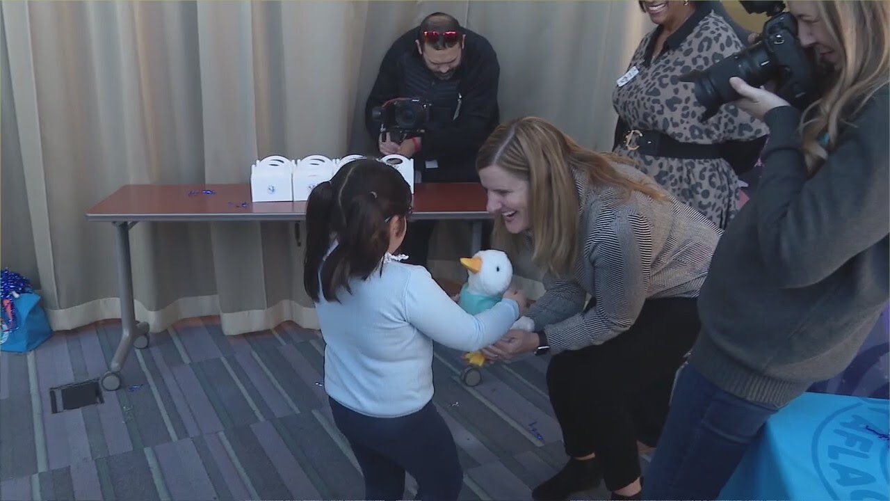aflac-s-special-duck-brings-augmented-reality-comfort-to-hospitalized