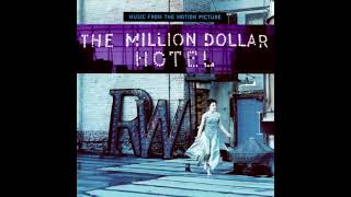 Video-Miniaturansicht von „Milla Jovovich With The MDH Band - 'Satellite Of Love [Danny Saber Remix]' (2000)“