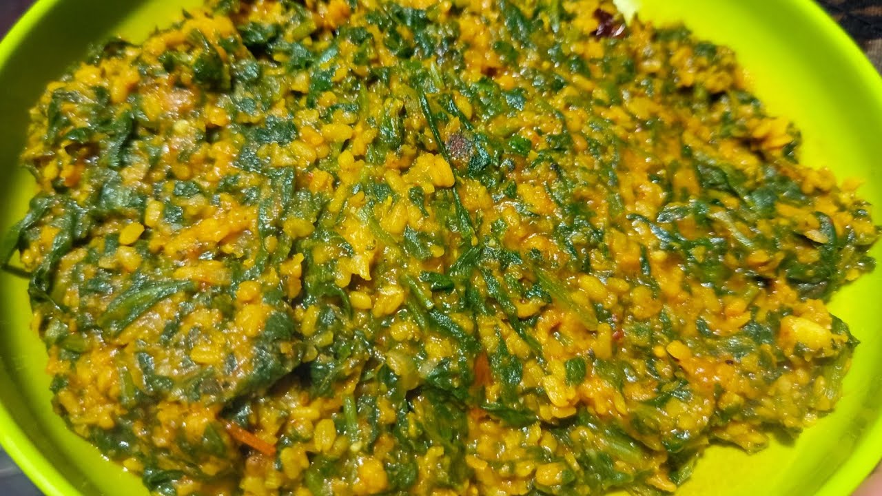 মুগ ডাল দিয়ে পালংশাক #food #homecuisine #cooking #homemadereceipe #recipe 