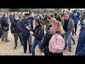 Ένταση στην παραλία της Θεσσαλονίκης – Έριξαν τον Σταυρό στη θάλασσα και τους προσήγαγε η Αστυνομία 
