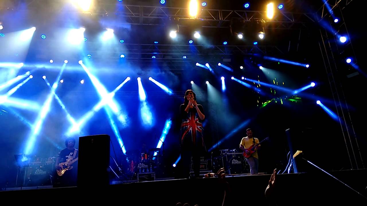 Resultado de imagem para fotos de fernanda brum e as toalhas