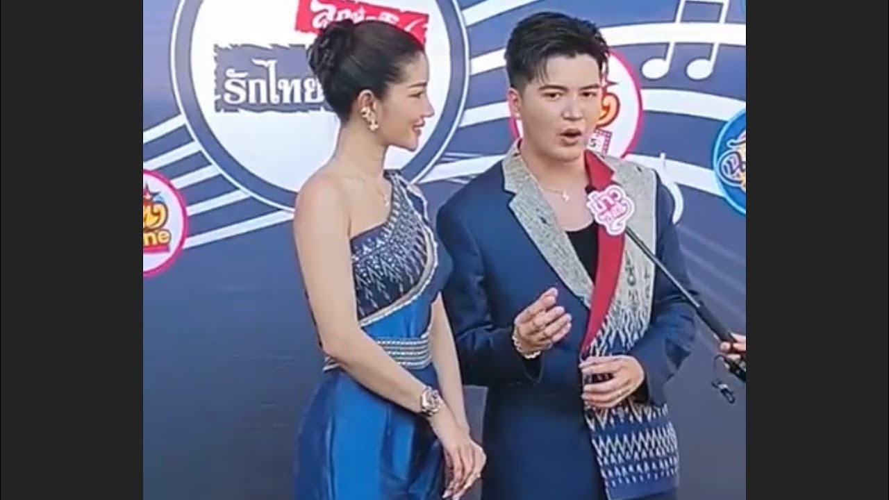 บรรยสกาศคอนเสิร์ตลลูกทุ่งสแควร์ แพรวซัน ให้สัมภาษณ์ ถ่ายรูปกับ fc 