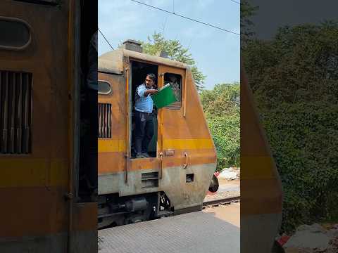 ✅Assistant loco pilsir in action. Giving manual green signal for departur #shorts