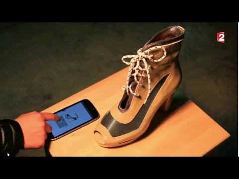 Vidéo: Chaussures de créateurs français à talons interchangeables