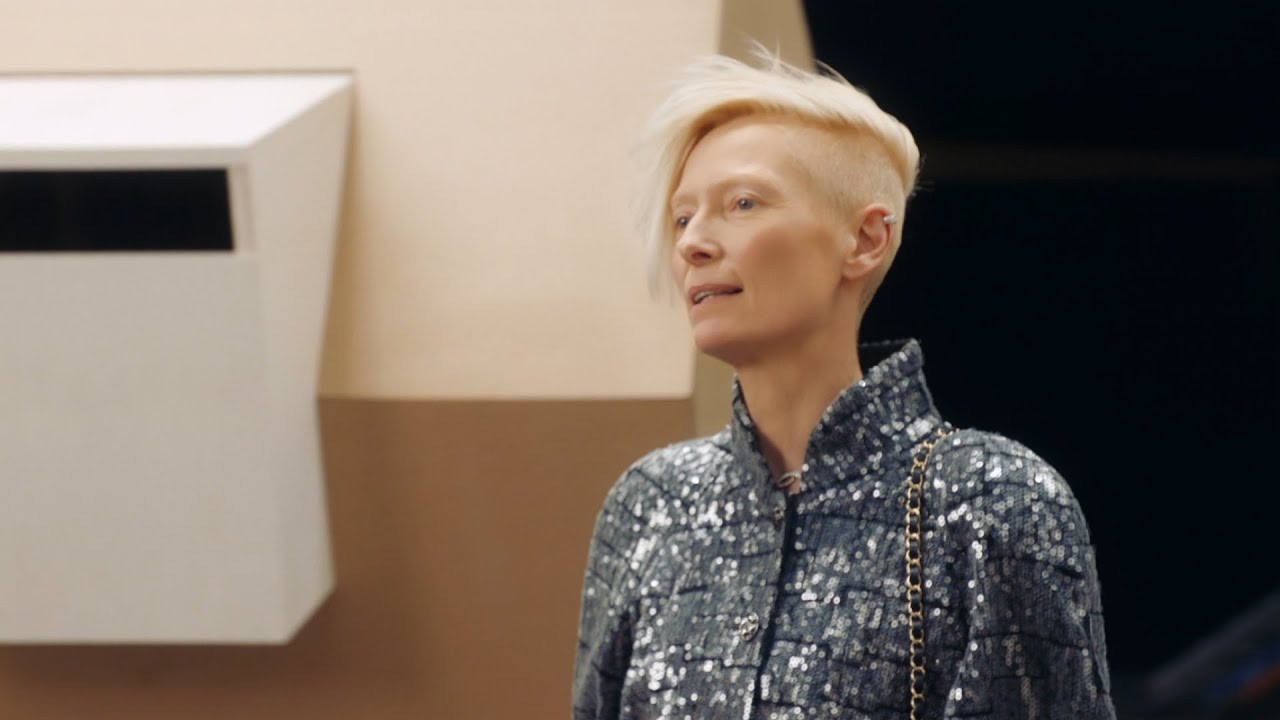 Tilda Swinton at the CHANEL Spring-Summer 2023 Haute Couture show — CHANEL Shows