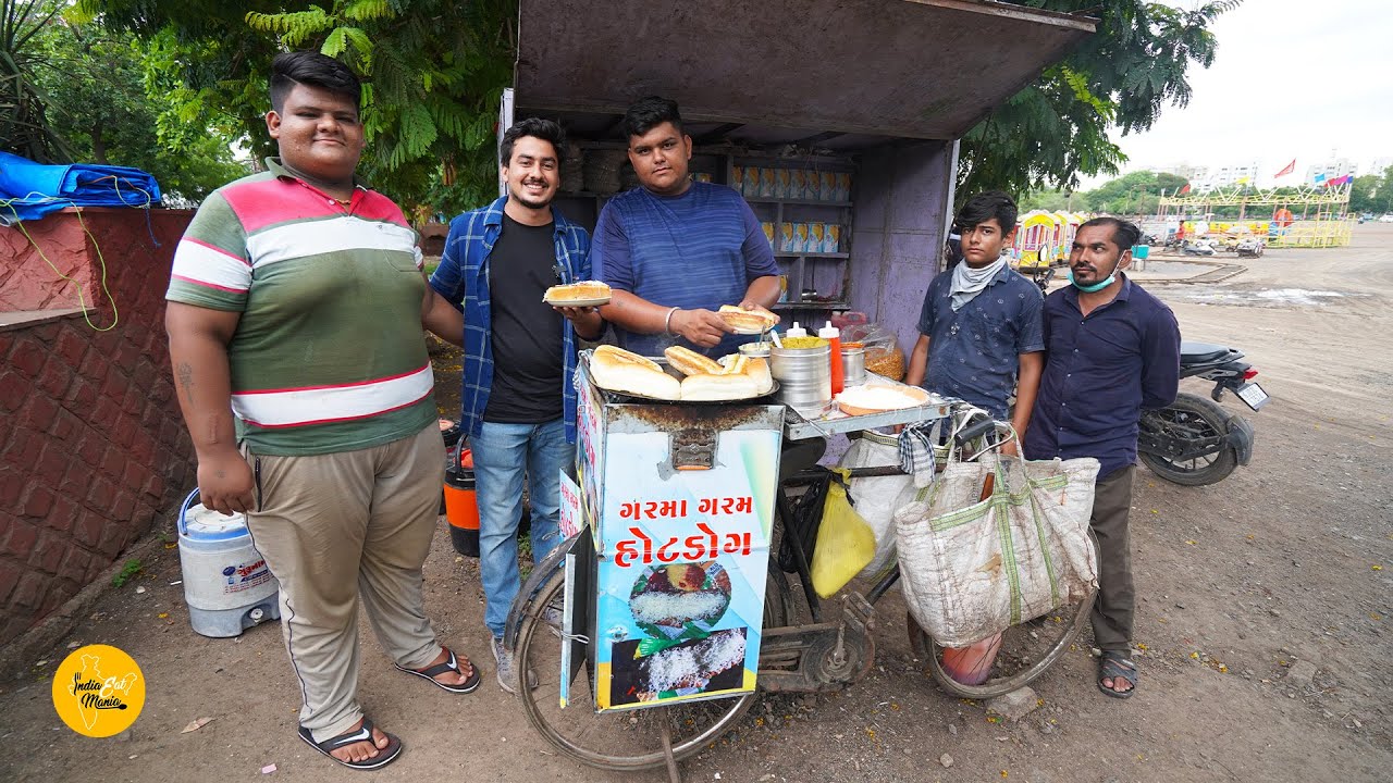 Two Brothers Selling Hot Dog On his Cycle Rs. 50/- Only l Rajkot Street Food | INDIA EAT MANIA