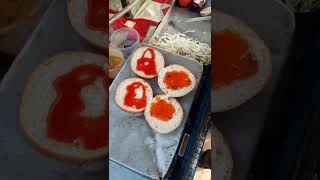 Burger 🍔 only 15 ₹ 😋 hardworking boy selling Burger 😱 #shorts  #indianstreetfood #foodiesaao screenshot 4