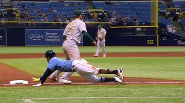 OAK@TB: Smith bunts and advances to third on an error