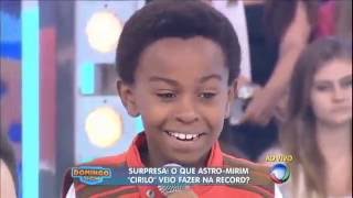 "Cirilo" comemora aniversário e se emociona ao encontrar ídolo