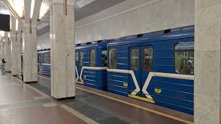 🇧🇾 Минский метрополитен. 81-717.5М отправляется со станции «Площадь Победы», 🔵 Московская линия