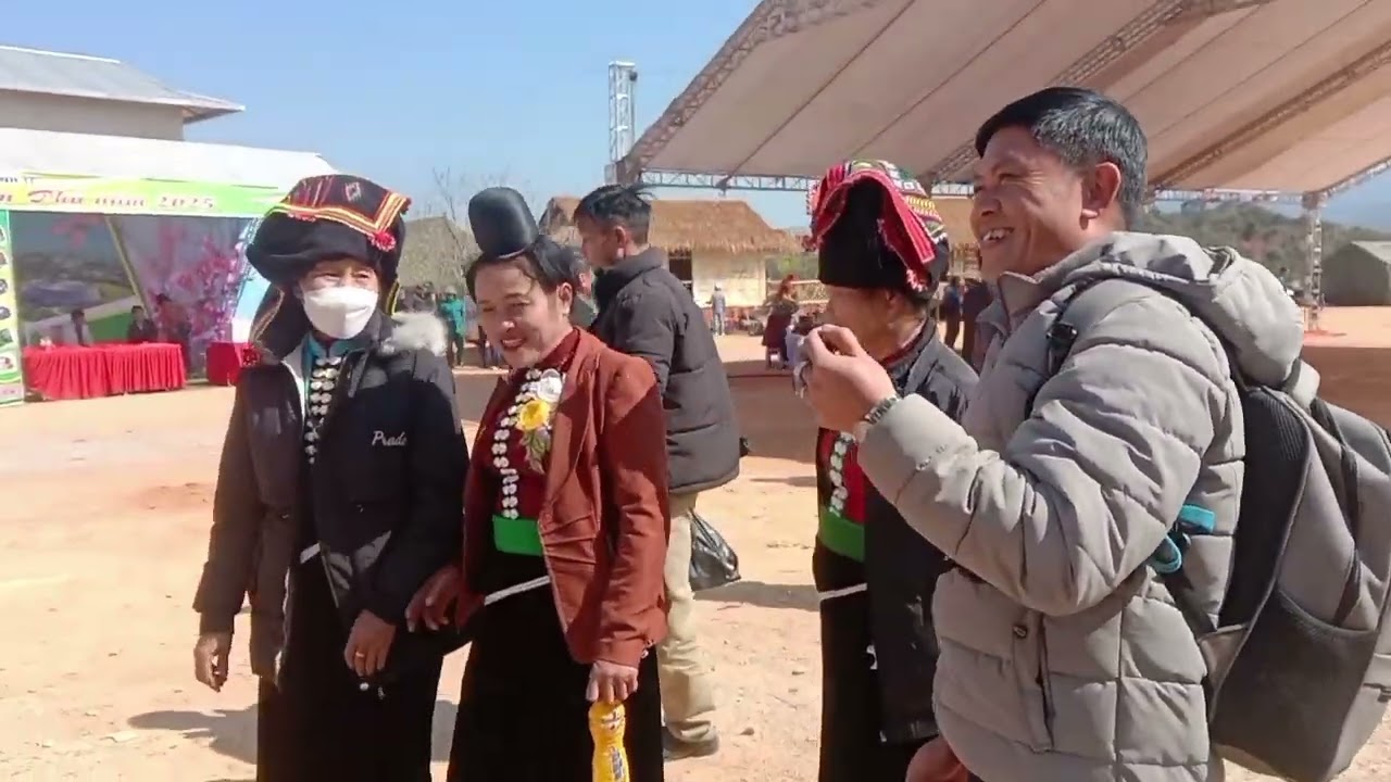 Đi Chơi Đảo Hoa Ở Mường Phăng Quá vui vẻ