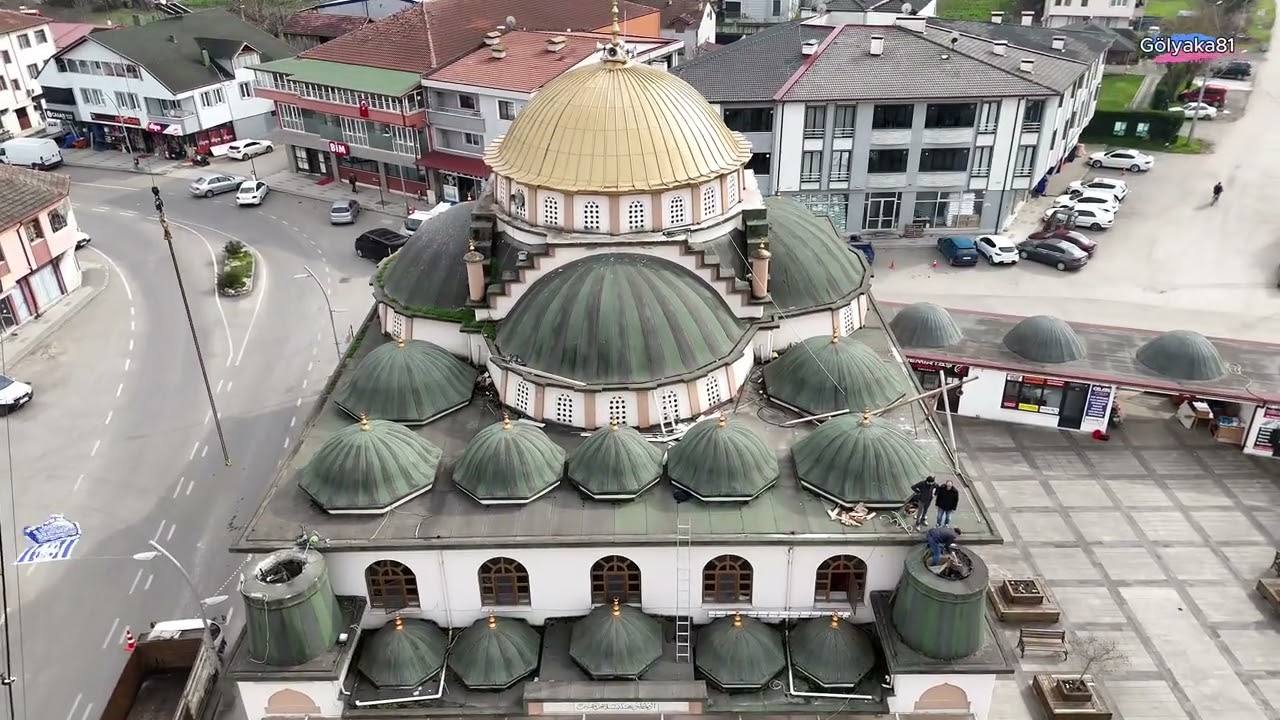 Gölyaka Merkez Camii minareleri değiştiriliyor