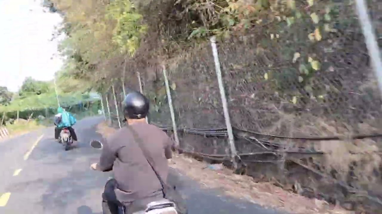 Đường xe lên núi cấm