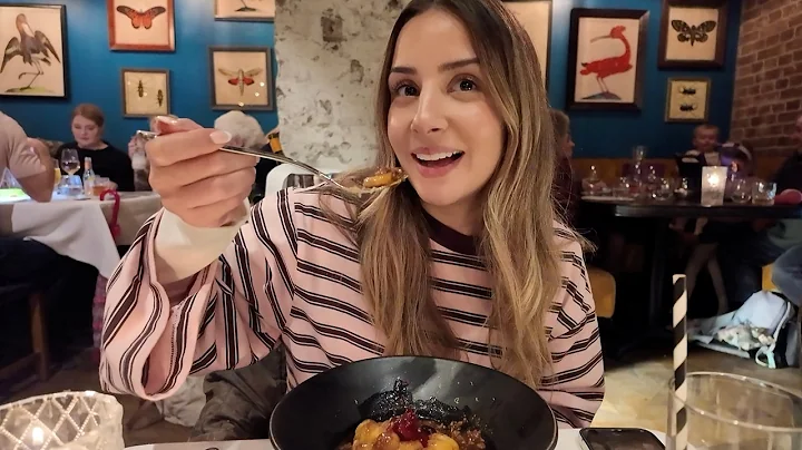 Christmas Present Shopping, London Day Out, Wrapping | Vlogmas Day 4