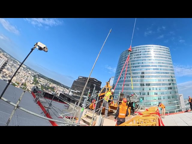 Liebherr Derrick erection in Paris by Helicopter