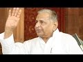 Mulayam Singh Yadav publicly scolds