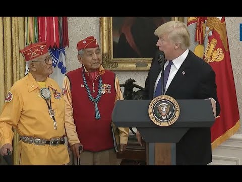 Video: Trump Ruft Senator Pocahontas An