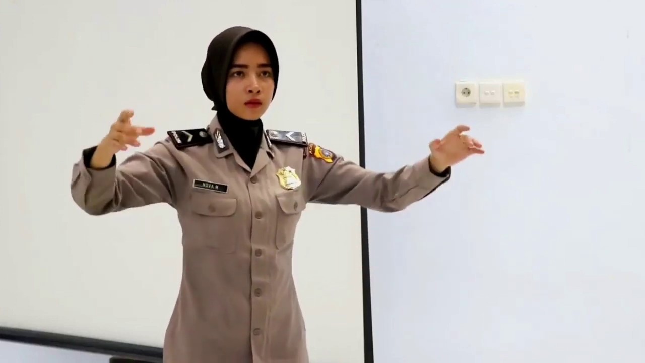 Bungong Jeumpa Cover by Polwan Polres Aceh Utara - YouTube