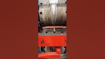 Cross wedge rolling machine in working