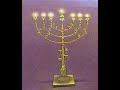 Le chandelier dor a 7 branches dans le temple de jerusalem menorah