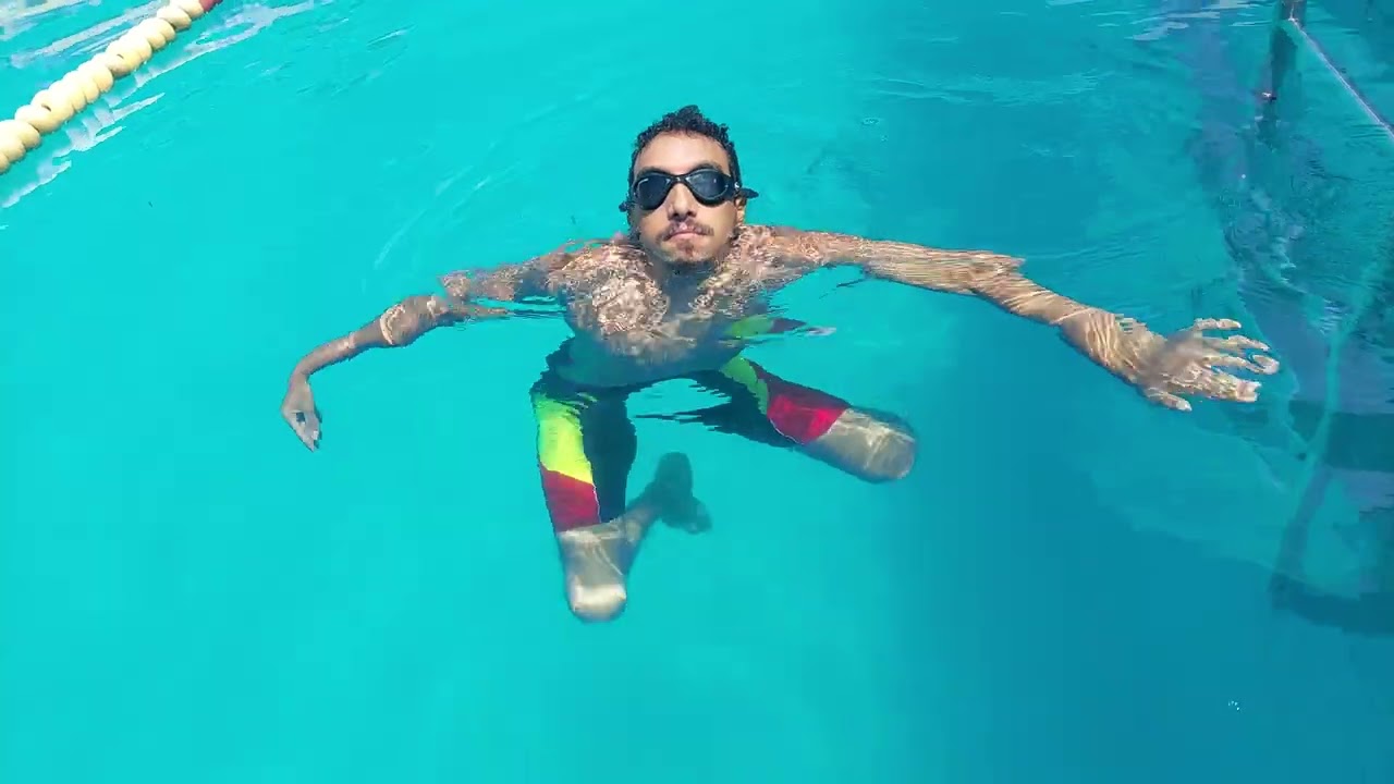 مهارة الوقوف في الماء مع تنظيم النفس اثناء الوقوف