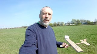 Cardboard Glider @ Yate Common 190401