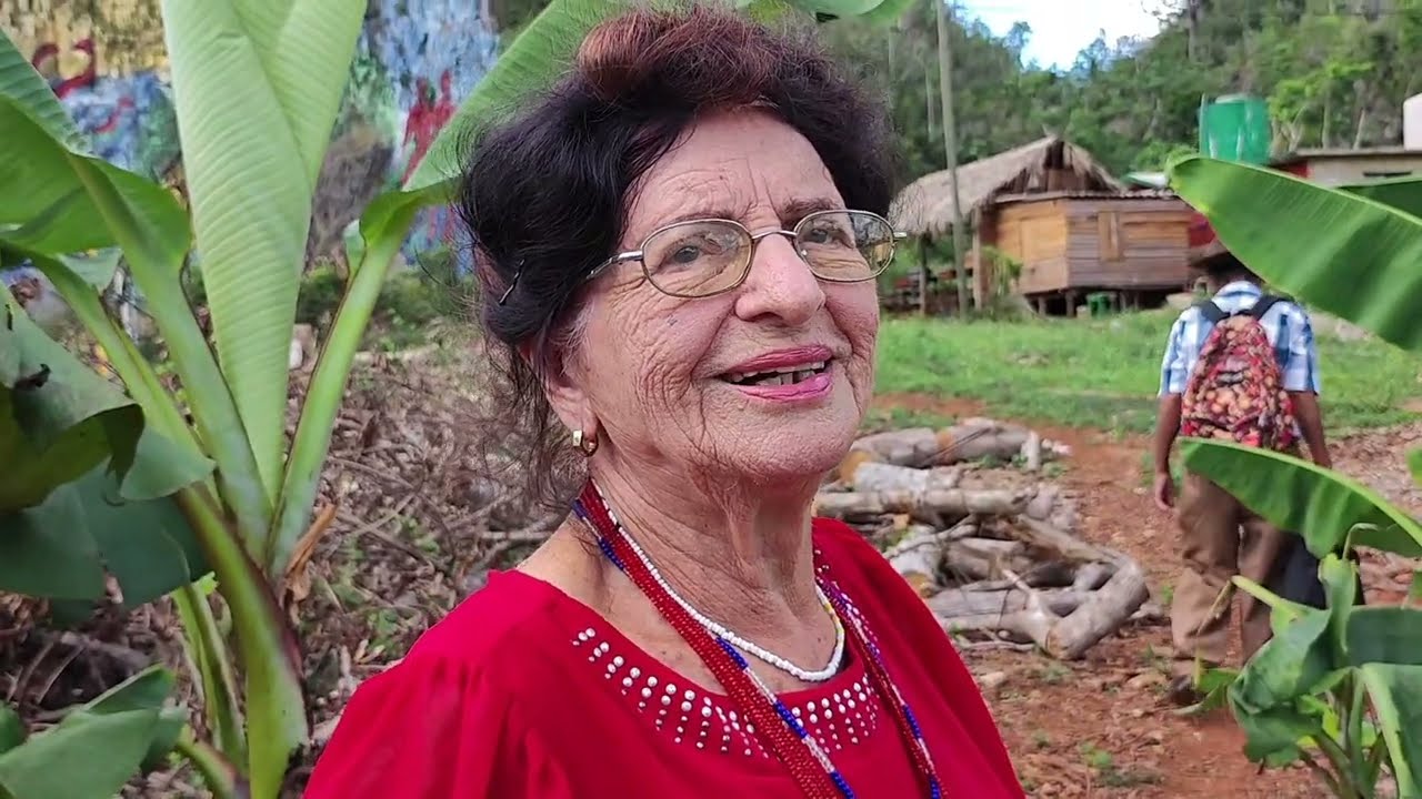 Cuba: Viven solos en el monte (sin casa) el ciclón la derribó hace 3 años. IMPRESIONANTE HISTORIA