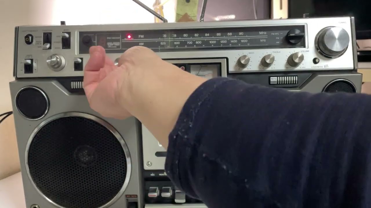 ラジオ日米戦：Radio シャープ SHARP Z-1000 ( FX-208J ) vs AFN Tokyo
