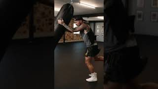 How to throw skipping knees on the heavy bag | Kickboxing tips #kickboxing #fighting #boxing
