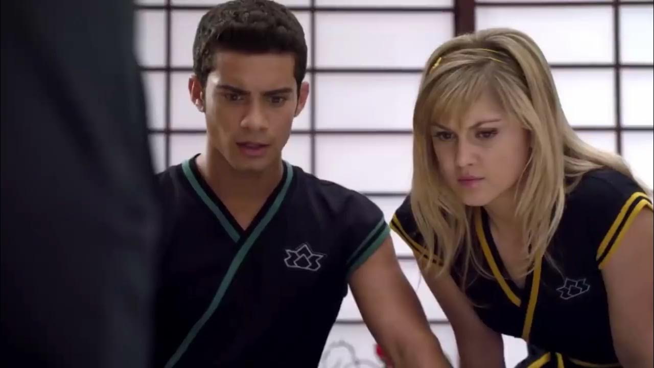 Жалаңаш қыздың қаланы аралап жүргенін қараңыз Спанч-боб туралы мультфильмдер