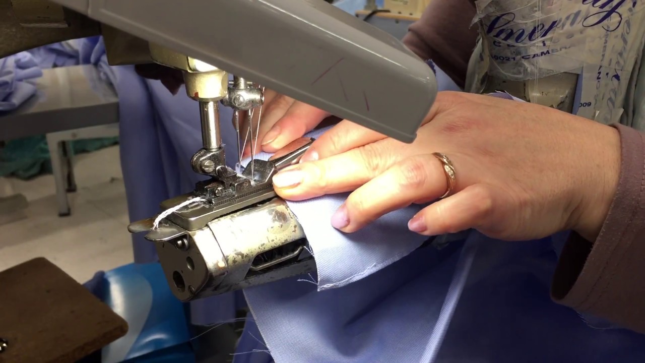 Cuciamo a macchina le maniche di una camicia da uomo | Camiceria Smeralda a Camerano