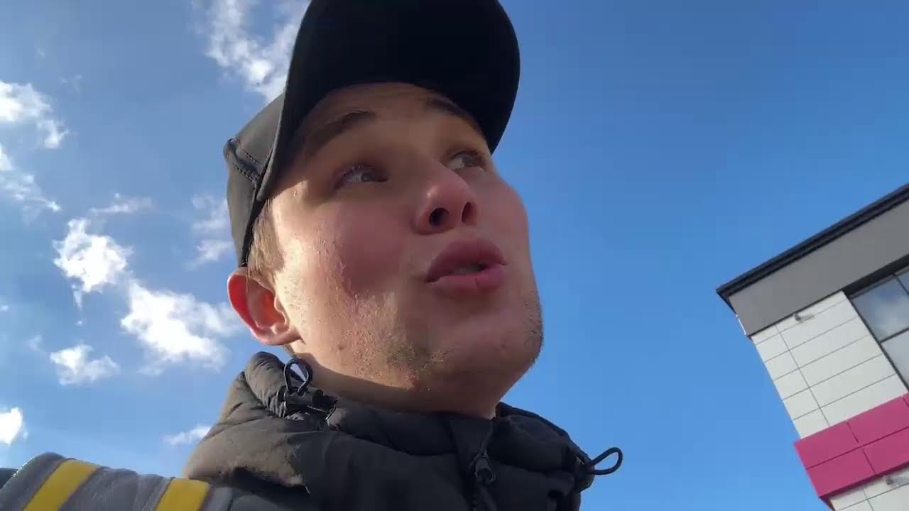 ПАТЯН ДОСТАВЛЯЕТ ЗАКАЗЫ ОДИН