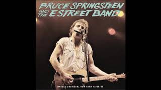 Video voorbeeld van "Bruce Springsteen - Who´ll stop the rain - Nassau Colisseum, NY, 12/29/80"