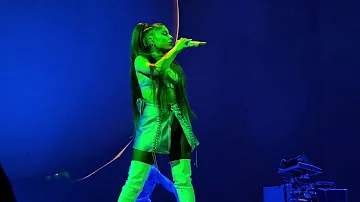 Ariana Grande - fake smile (Live at the Sweetener World Tour)