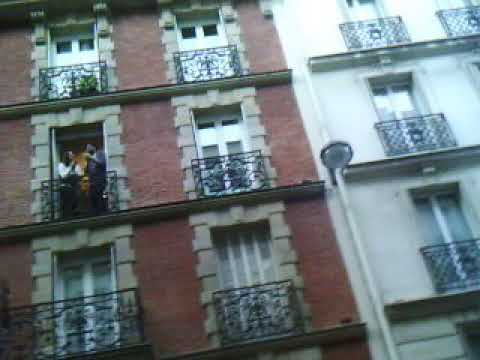 L'état de notre urgence séquence Sept - extérieur - les applaudissements