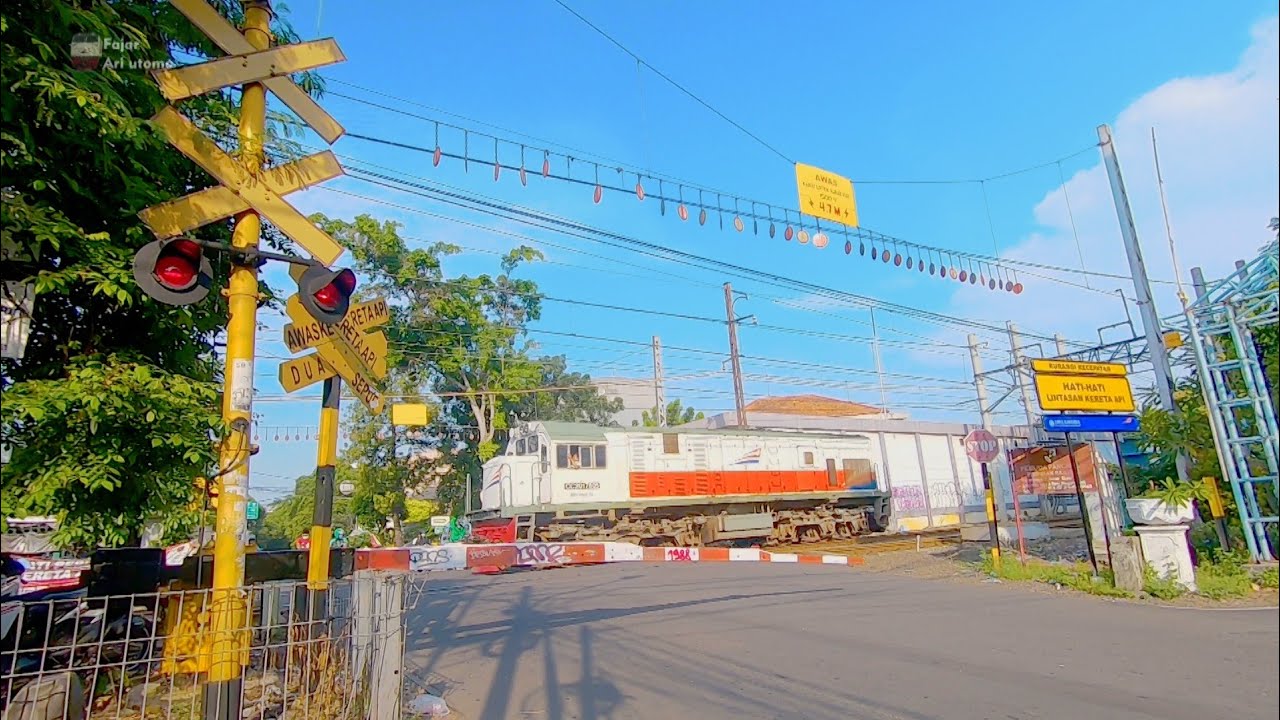 new normal perlintasan kereta api krl listrik jabodetabek